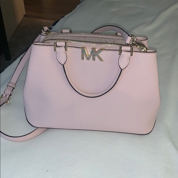 GENTLY USED MICHEAL KORS BAG - Picture 1 of 4